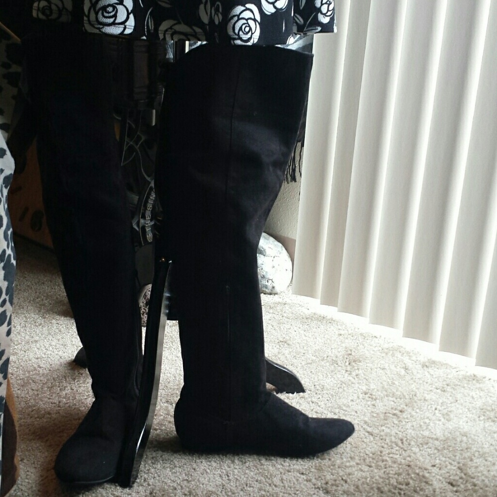 Vegan over knee black boot 9 slouchy multi flat